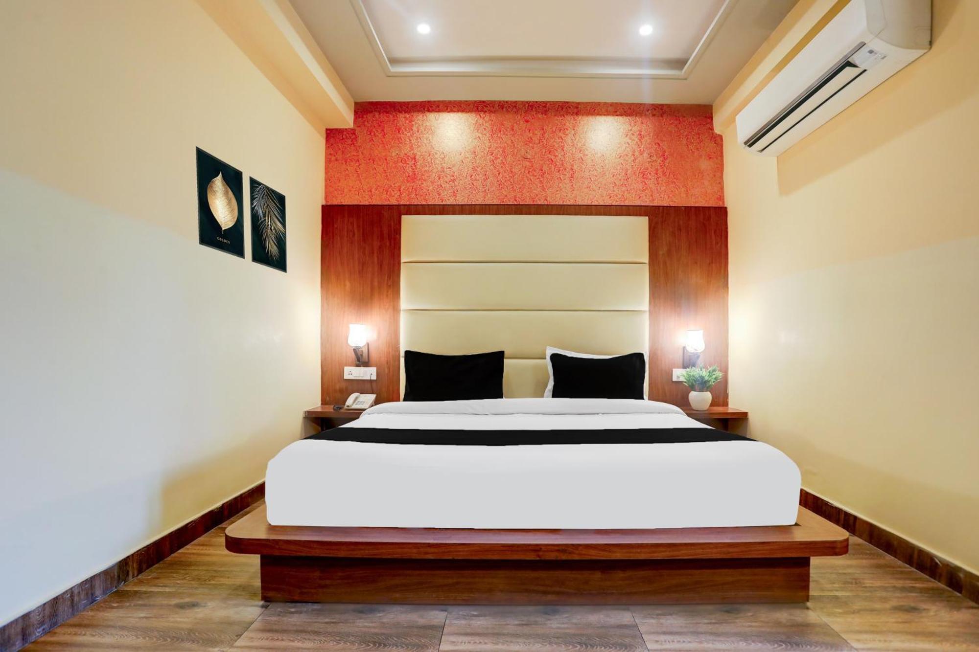 Super Townhouse Oak Pacify Hills Hotel Rajpur Bagian luar foto