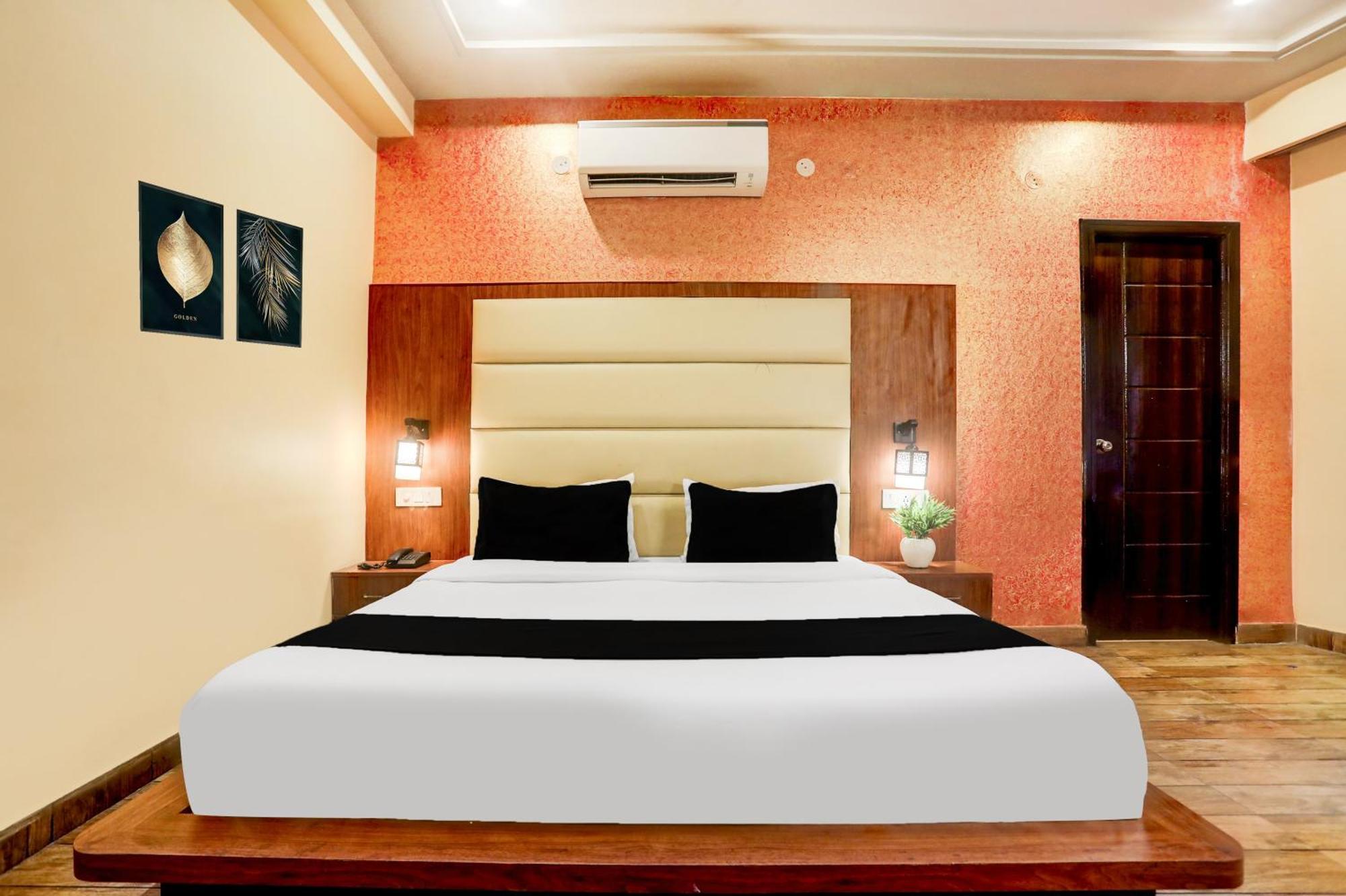 Super Townhouse Oak Pacify Hills Hotel Rajpur Bagian luar foto
