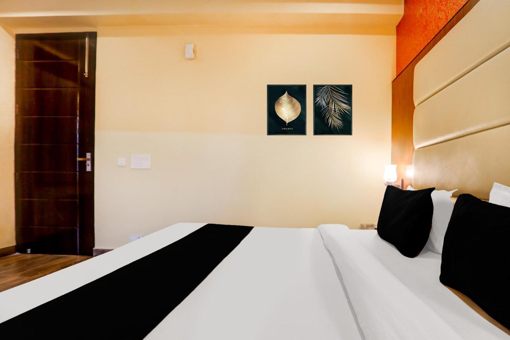 Super Townhouse Oak Pacify Hills Hotel Rajpur Bagian luar foto