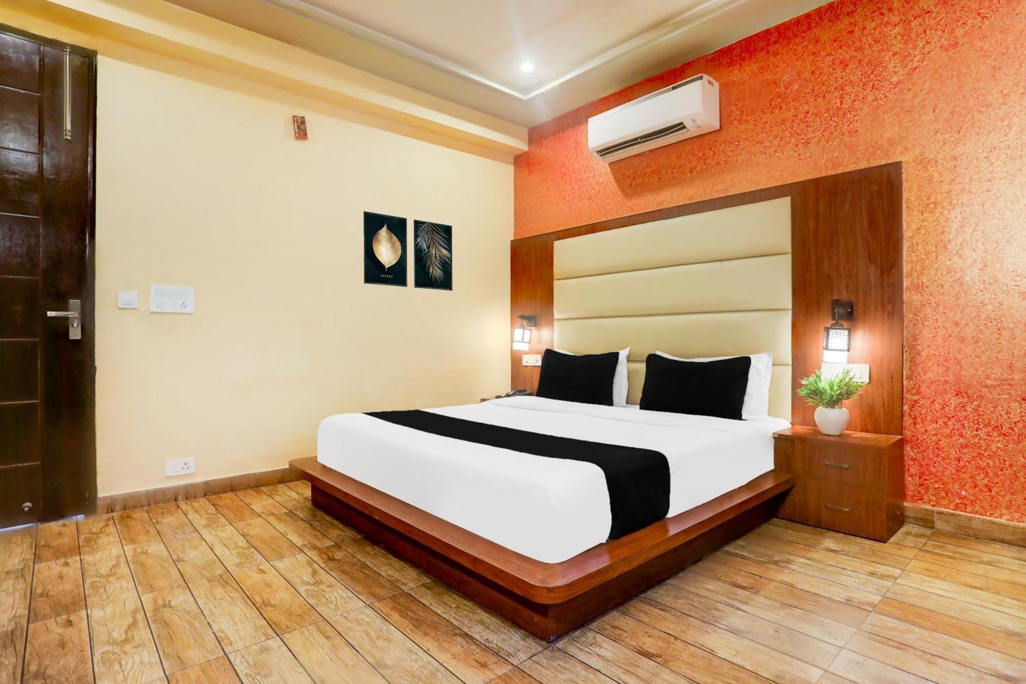 Super Townhouse Oak Pacify Hills Hotel Rajpur Bagian luar foto