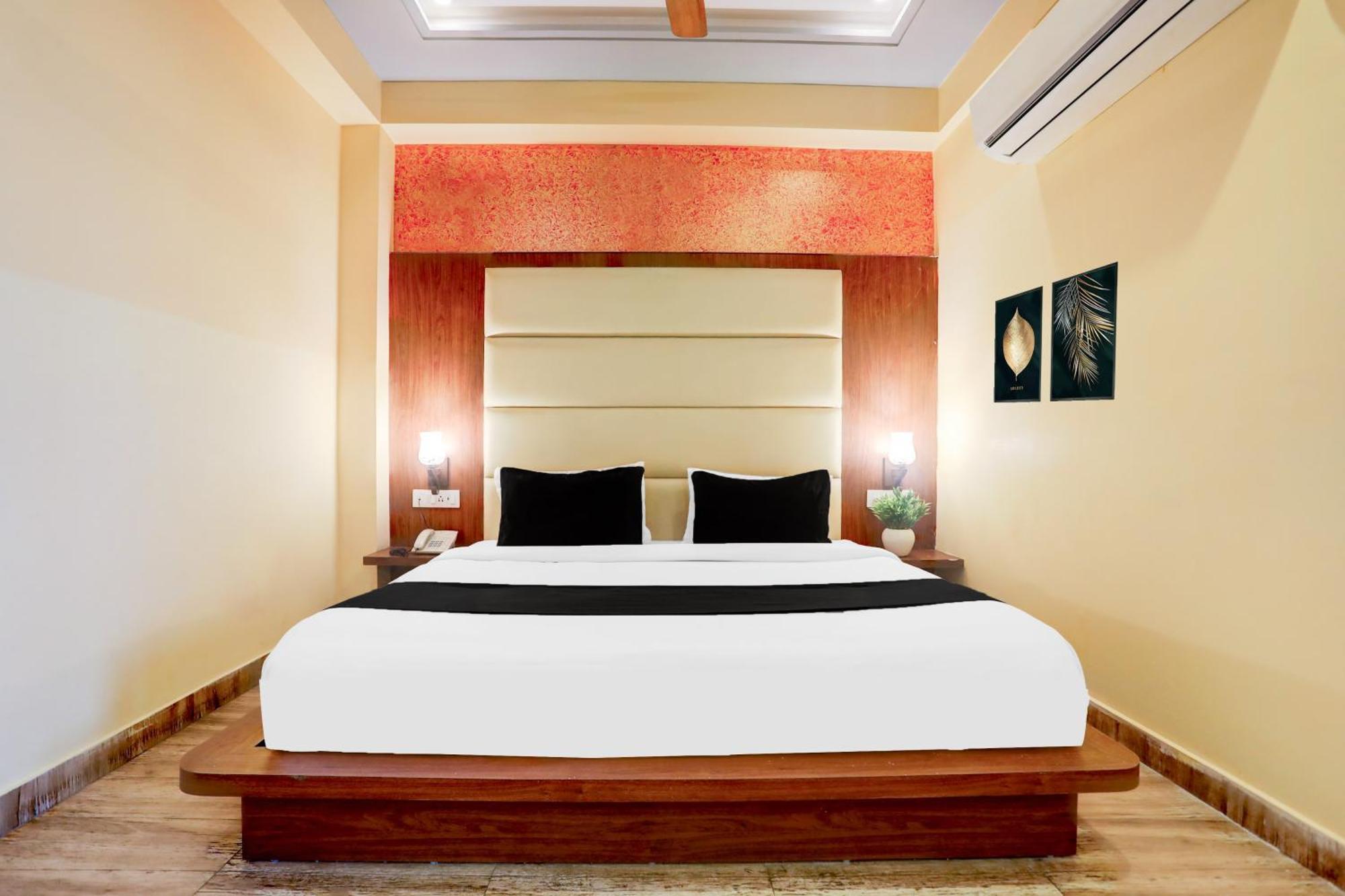 Super Townhouse Oak Pacify Hills Hotel Rajpur Bagian luar foto