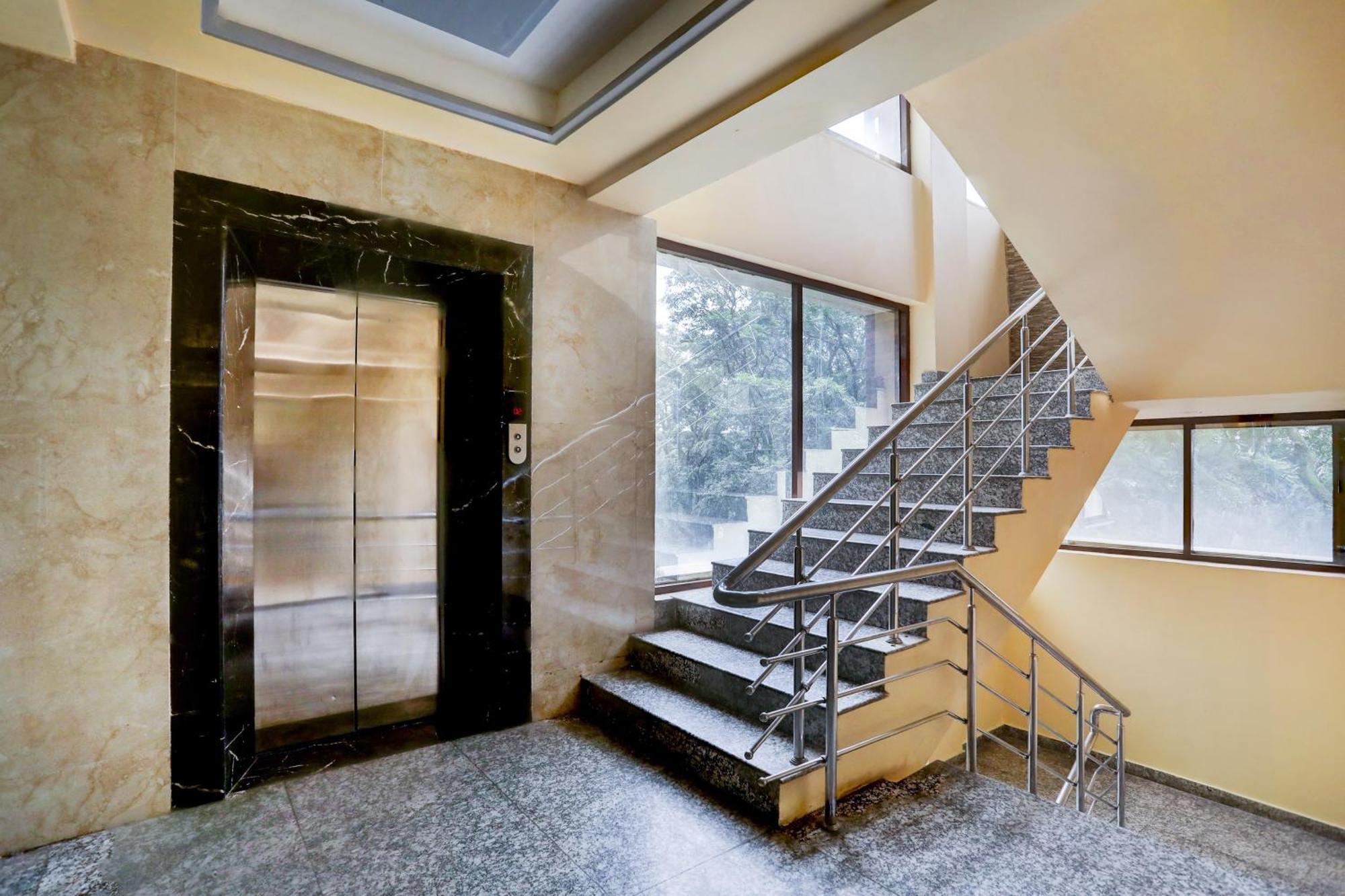 Super Townhouse Oak Pacify Hills Hotel Rajpur Bagian luar foto