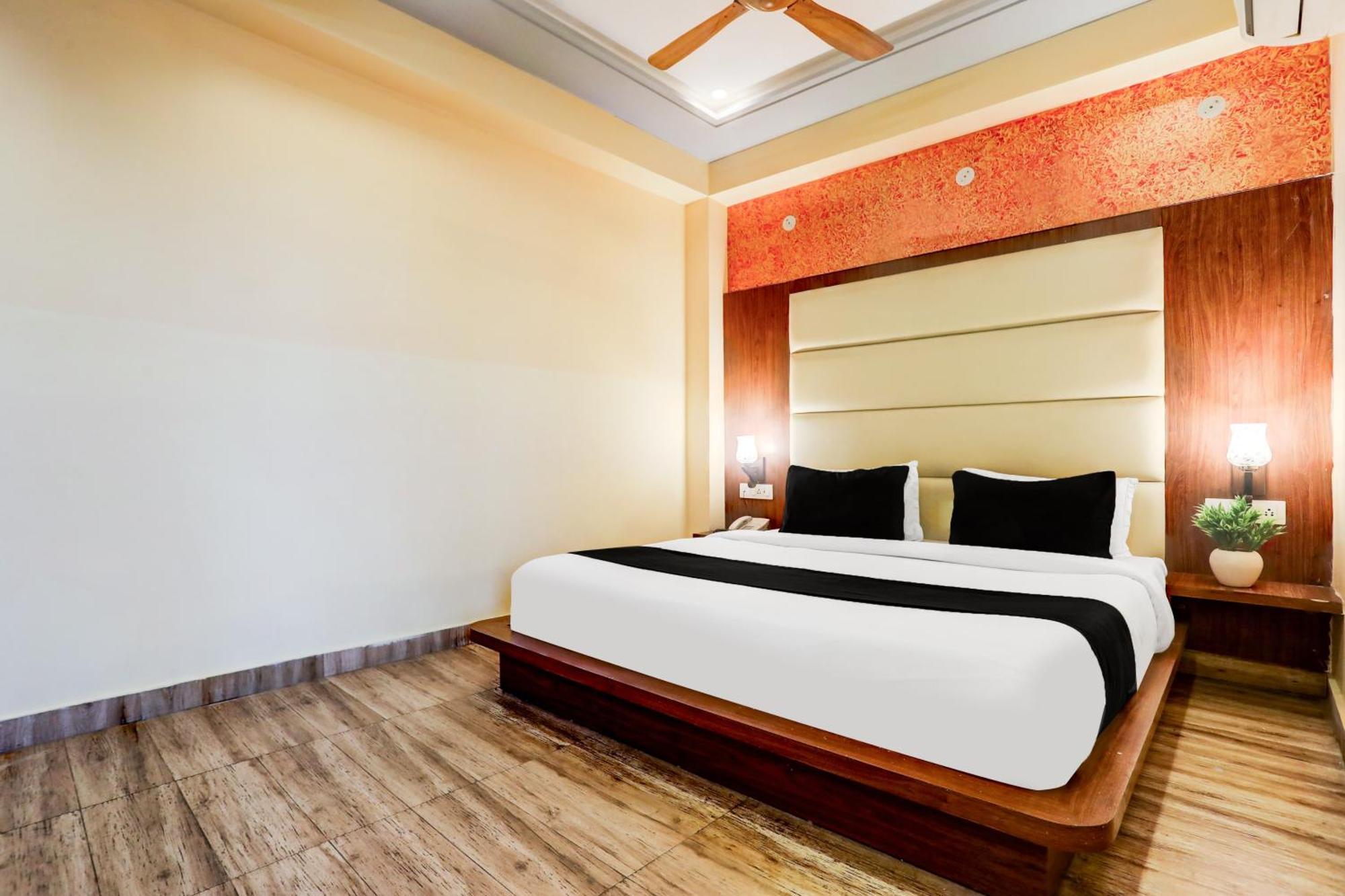 Super Townhouse Oak Pacify Hills Hotel Rajpur Bagian luar foto